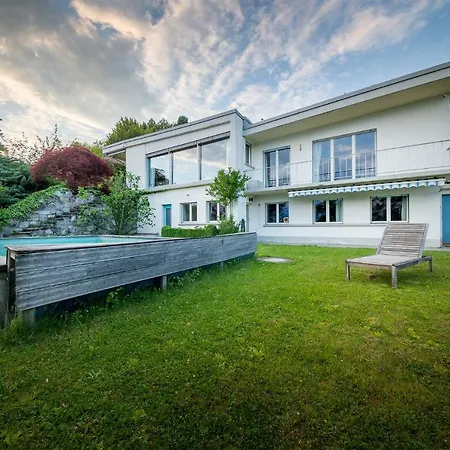 1 Bedroom With Lake View & Garden *