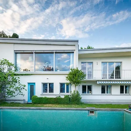 1 Bedroom With Lake View & Garden Appartamento *